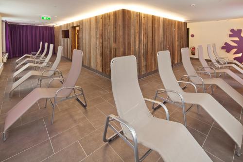a row of chairs in a waiting room at Explorer Hotel Bad Kleinkirchheim in Bad Kleinkirchheim