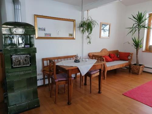 Dapur atau dapur kecil di Ferienwohnung Crusilla