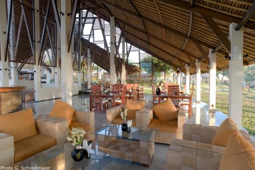 Siddhartha Oceanfront Resort & Spa Bali餐廳或用餐的地方