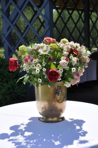a vase filled with flowers sitting on a table at Landgasthof Geiersmühle in Vielbrunn