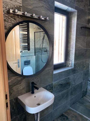 a bathroom with a sink and a mirror at Glemuria in Kętrzyn