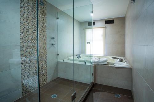 Koupelna v ubytování Hotel Puente Real