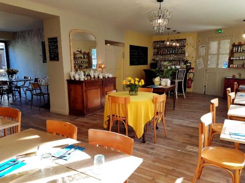 a restaurant with a table with yellow table cloth at La Quincaillerie in Audierne