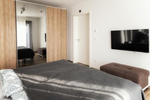 سرير أو أسرّة في غرفة في Ferienwohnung Bergäcker