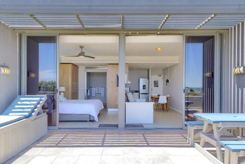 Gallery image of Heaven on Earth - Blouberg Beachfront Self-catering Apartment in Bloubergstrand