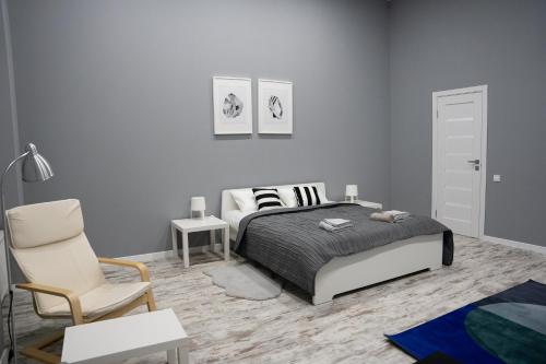 Posteľ alebo postele v izbe v ubytovaní Soho Apartments Lviv