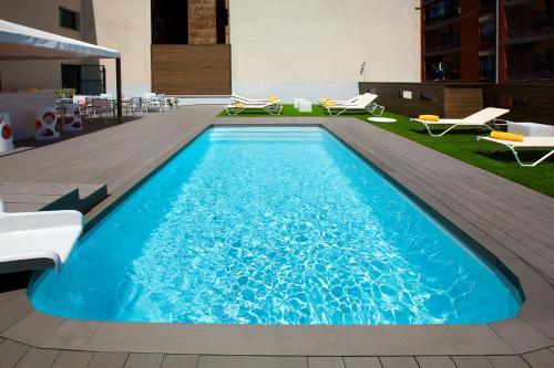 Bazén v ubytování Hotel Concordia Barcelona nebo v jeho okolí