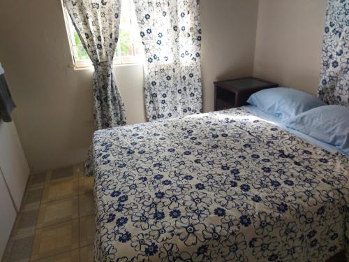  Aquarius Apartments -  Room  picture :   Tea/Coffee maker    Shower    Bath                           