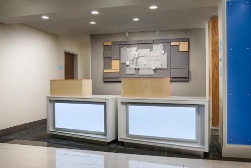 two white screens in a room with a wall at Holiday Inn Express & Suites Oakhurst-Yosemite Park Area by IHG in Oakhurst