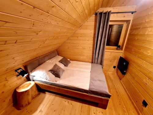 Säng eller sängar i ett rum på Góralskie Izby