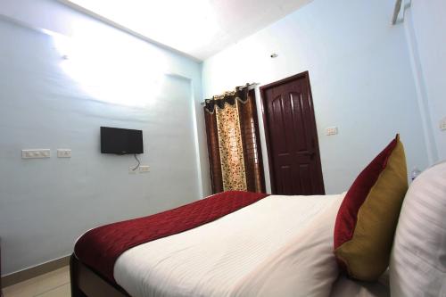 Krevet ili kreveti u jedinici u okviru objekta Lakshana Service Apartment - Big Temple Thanjavur
