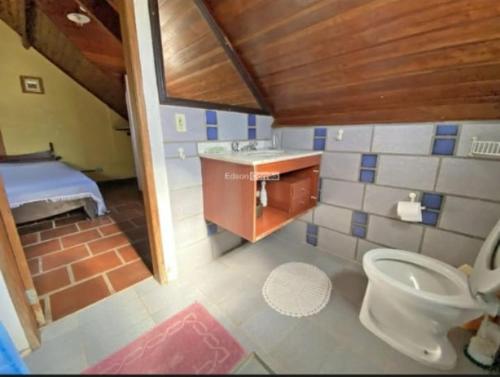 Uma casa de banho em Passa Quatro- CASA INTEIRA RUSTICA para até 9 pessoas