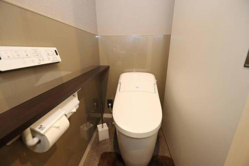 Ένα μπάνιο στο White Crystal RoomB