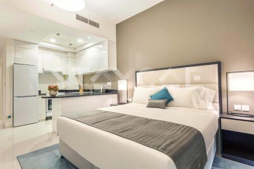 Postel nebo postele na pokoji v ubytování Staycae Holiday Homes - Tower 108
