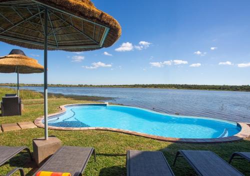 Bazén v ubytování Little Mongena Tented Camp nebo v jeho okolí