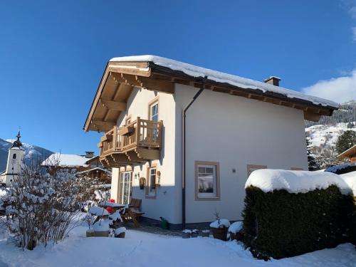 a small house with snow on the roof at Chalet Bergglück in Piesendorf
