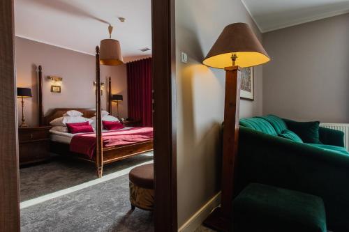Postel nebo postele na pokoji v ubytování Hotel Szara Willa