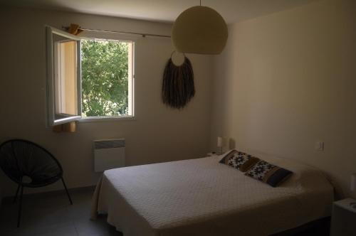 Postel nebo postele na pokoji v ubytování Les Oliviers