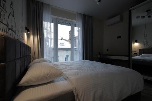 Katil atau katil-katil dalam bilik di Luxury Nest Lviv center