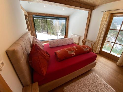 A seating area at Chalet Sodamin Alpin mit Wellness