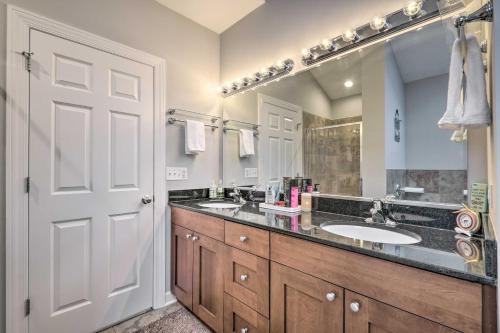 Gallery image of Third-Floor Chicago Condo Walk to CTA Stations! in Chicago