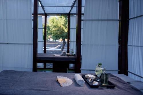 a table with a tray with towels and a mirror at Veggera Beach Hotel in Perissa