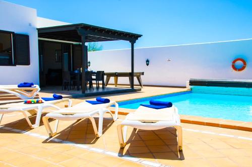 Villa Calamares with heated pool and air conditioning