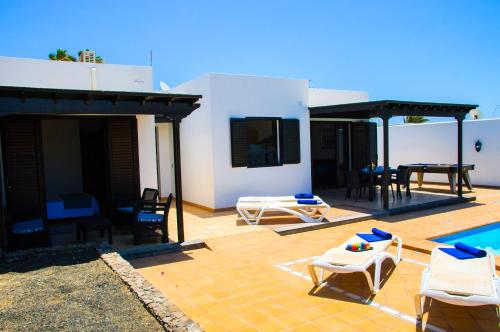 Villa Calamares with heated pool and air conditioning