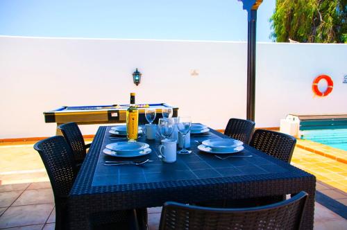 Villa Calamares with heated pool and air conditioning