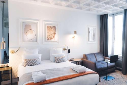 Oceania Hôtel d'Anjou Angersにあるベッド