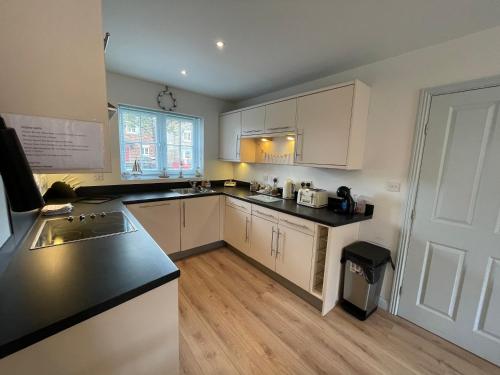 Kuchyň nebo kuchyňský kout v ubytování The Bay, Filey, Moonshine Cottage