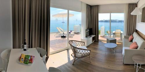 a living room with a view of the ocean at Aparthotel Ponent Mar in Palmanova