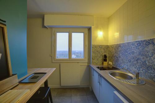 Η κουζίνα ή μικρή κουζίνα στο Bel aparté, cosy, vue panoramique cathédrale