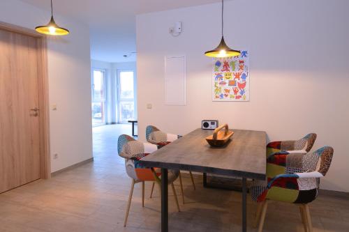 a dining room with a table and chairs at Havel-Spitze Ferienwohnungen in Brandenburg an der Havel