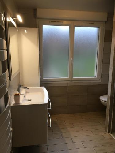 Vonios kambarys apgyvendinimo įstaigoje la Rose sur Meuse