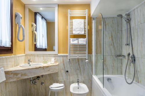 Locanda Sant'Agostin tesisinde bir banyo