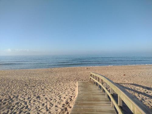 a wooden boardwalk on a beach with the ocean at BAHIA SAN FRANCISCO, casa Gaviotas, a 80 metros del mar, Uruguay in Piriápolis