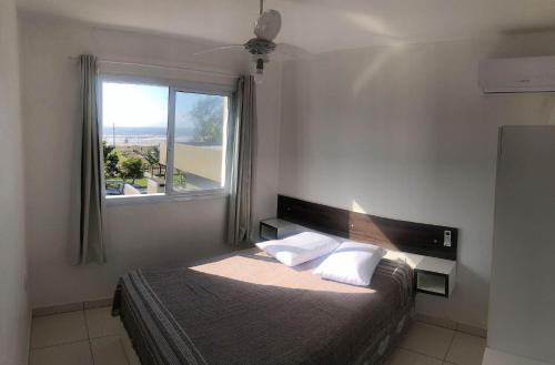 Residencial Costa Maré房間的床