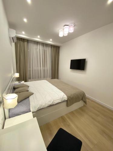 Televisyen dan/atau pusat hiburan di VIP apartment in Odessa
