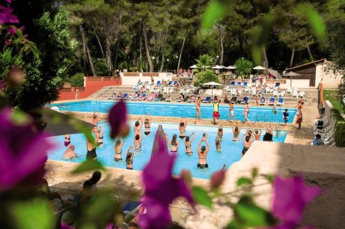 Swimming pool sa o malapit sa Belambra Clubs La Colle-sur-Loup - Les Terrasses De Saint-Paul De Vence