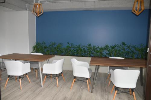 a conference room with a table and white chairs at Cozy Stays Cayala Apartments 4 in Guatemala