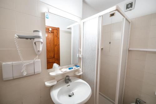 a bathroom with a sink and a mirror at Hotel Renzi in Folgarida