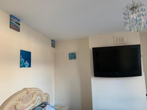 Gallery image of Busy Bee - Guest House - Self Service in Leigh
