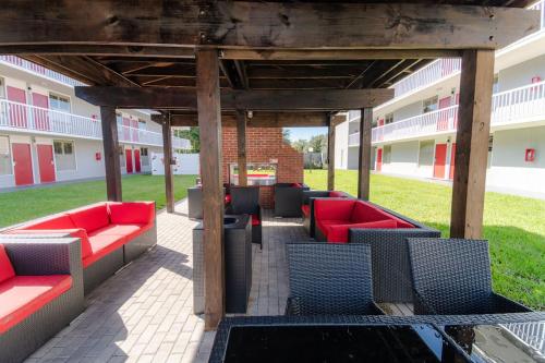 a group of chairs and tables under a pavilion at Equus Inn I75 in Ocala
