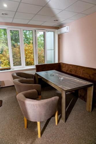 a conference room with a table and chairs and windows at Hotel Shengen "Шенген" in Kropyvnytskyi