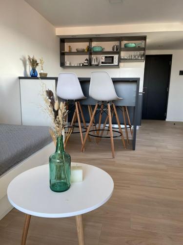 a living room with a table with a vase on it at Estudio Loft in Mar del Plata