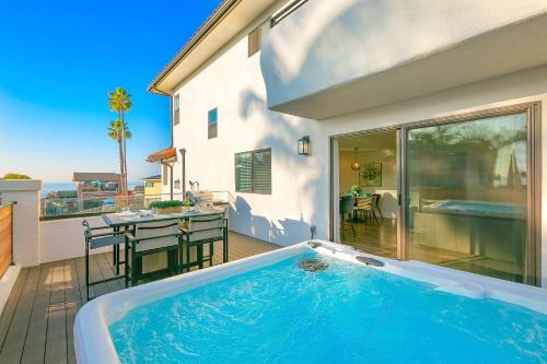 Der Swimmingpool an oder in der Nähe von Montalvo Calafia Beach Condos