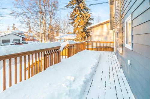 Midtown Anchorage Basecamp Condo A – Photos 4