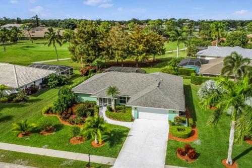 Golf-Course Oasis – Photos 4