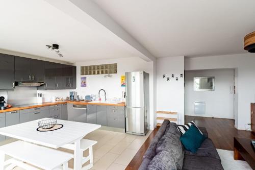 Superb Apt With Balcony And Nice View – Photos 3